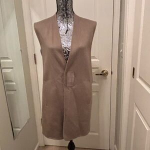 Lafayette 148 New York cashmere vest with magnetic closure.